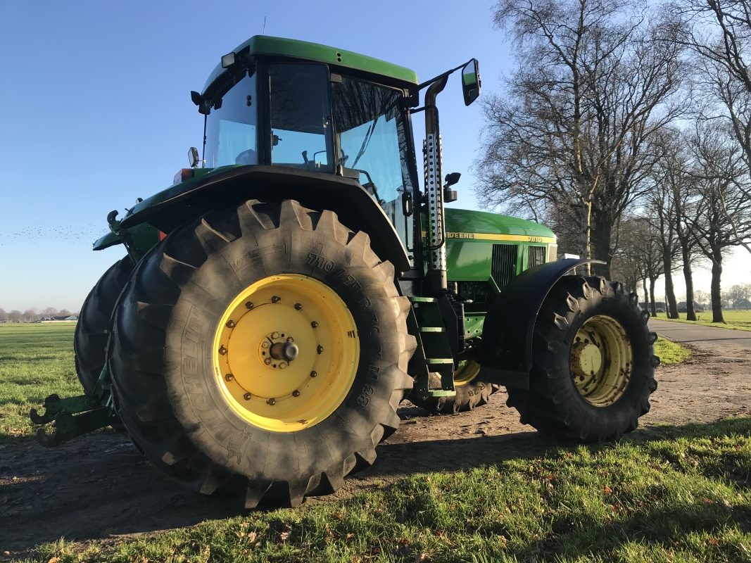 John Deere 7810