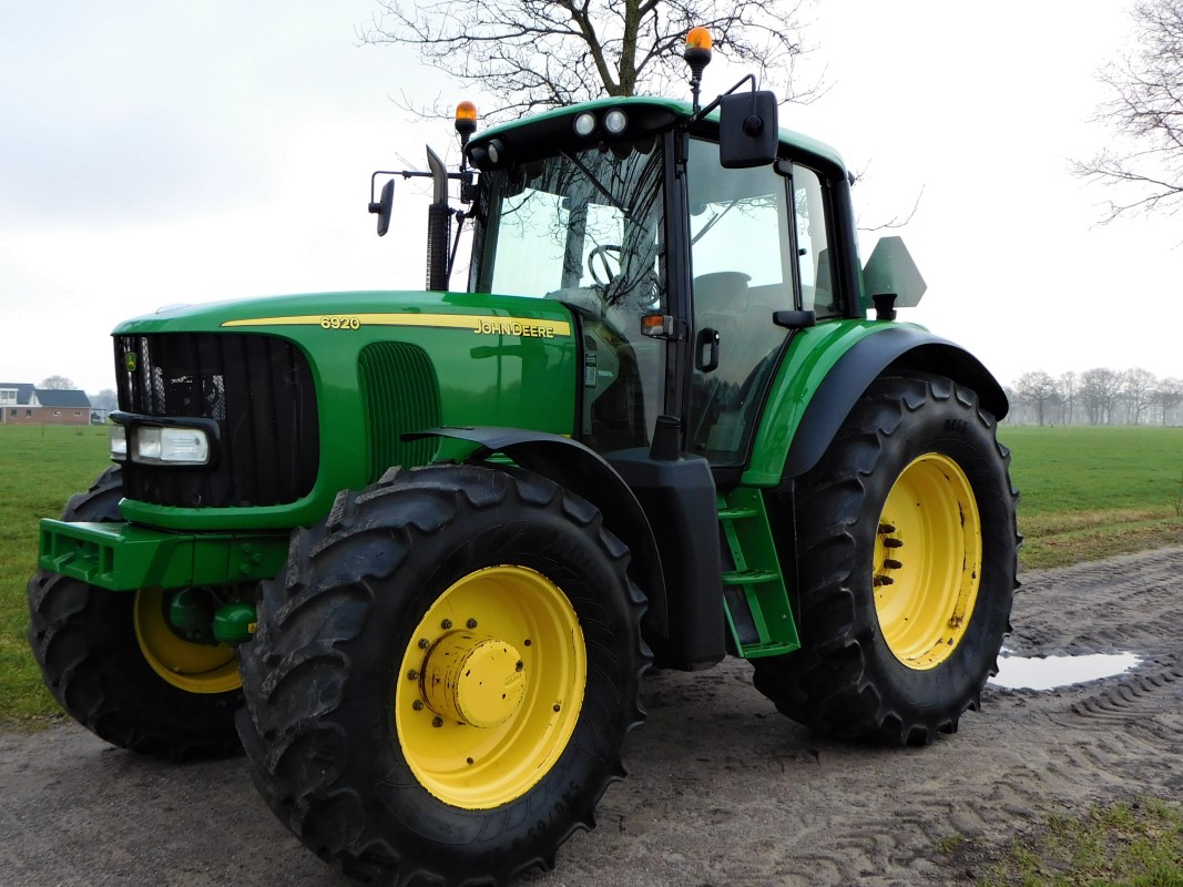 John Deere 6920