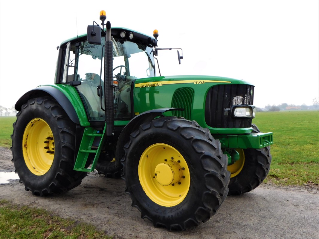 John Deere 6920