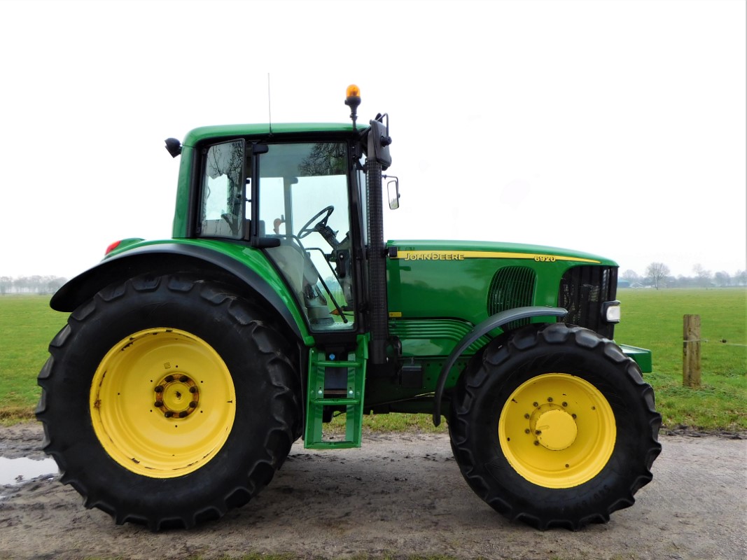 John Deere 6920