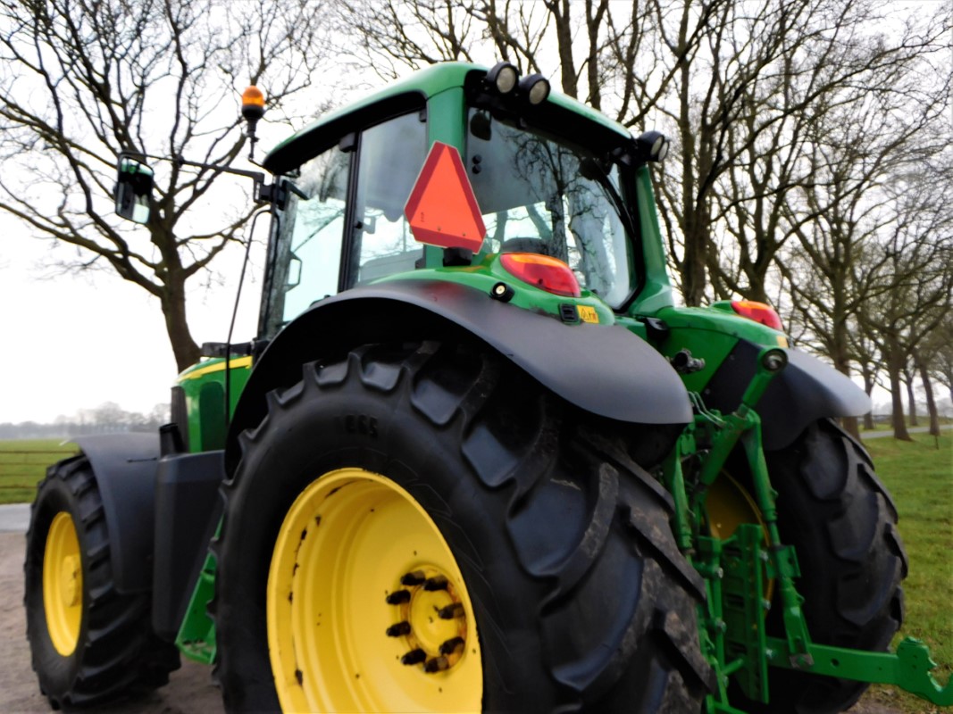 John Deere 6920