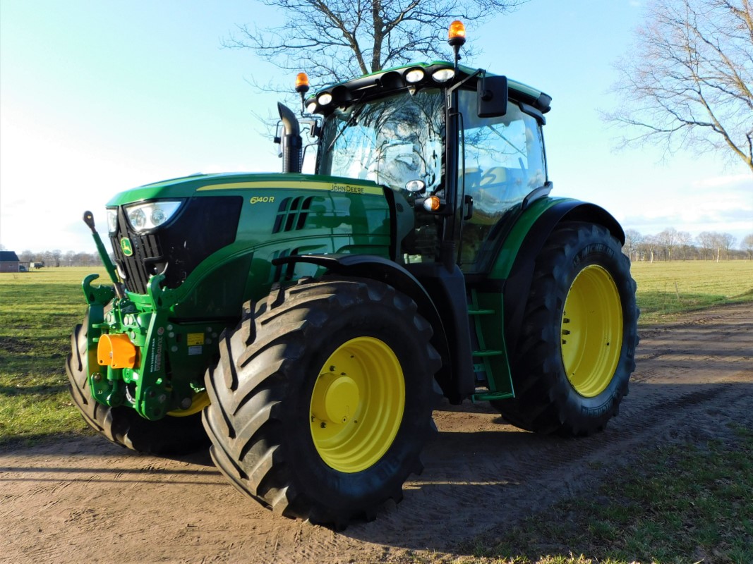 John Deere 6140R