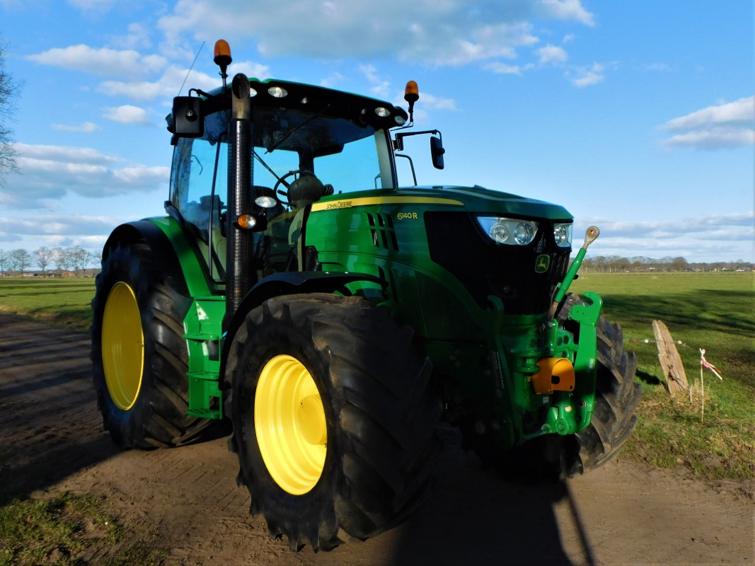 John Deere 6140R