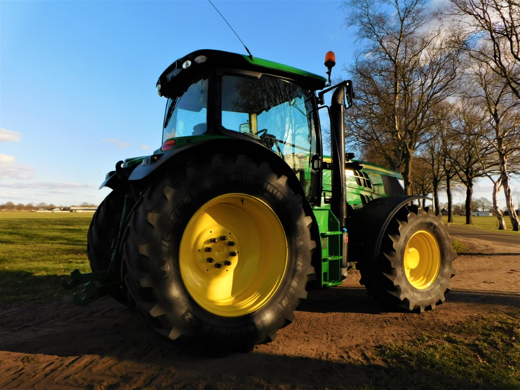 John Deere 6140R