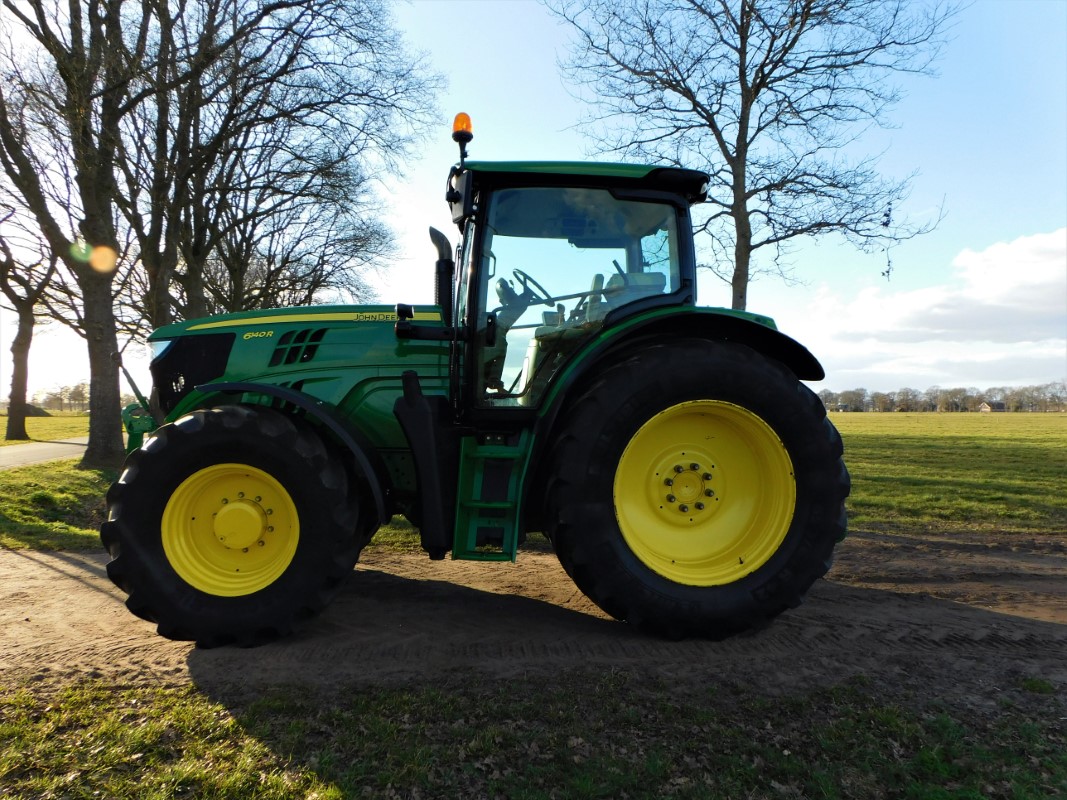 John Deere 6140R