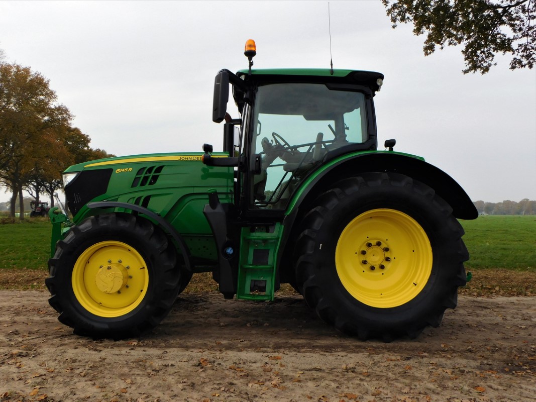 John Deere 6145R