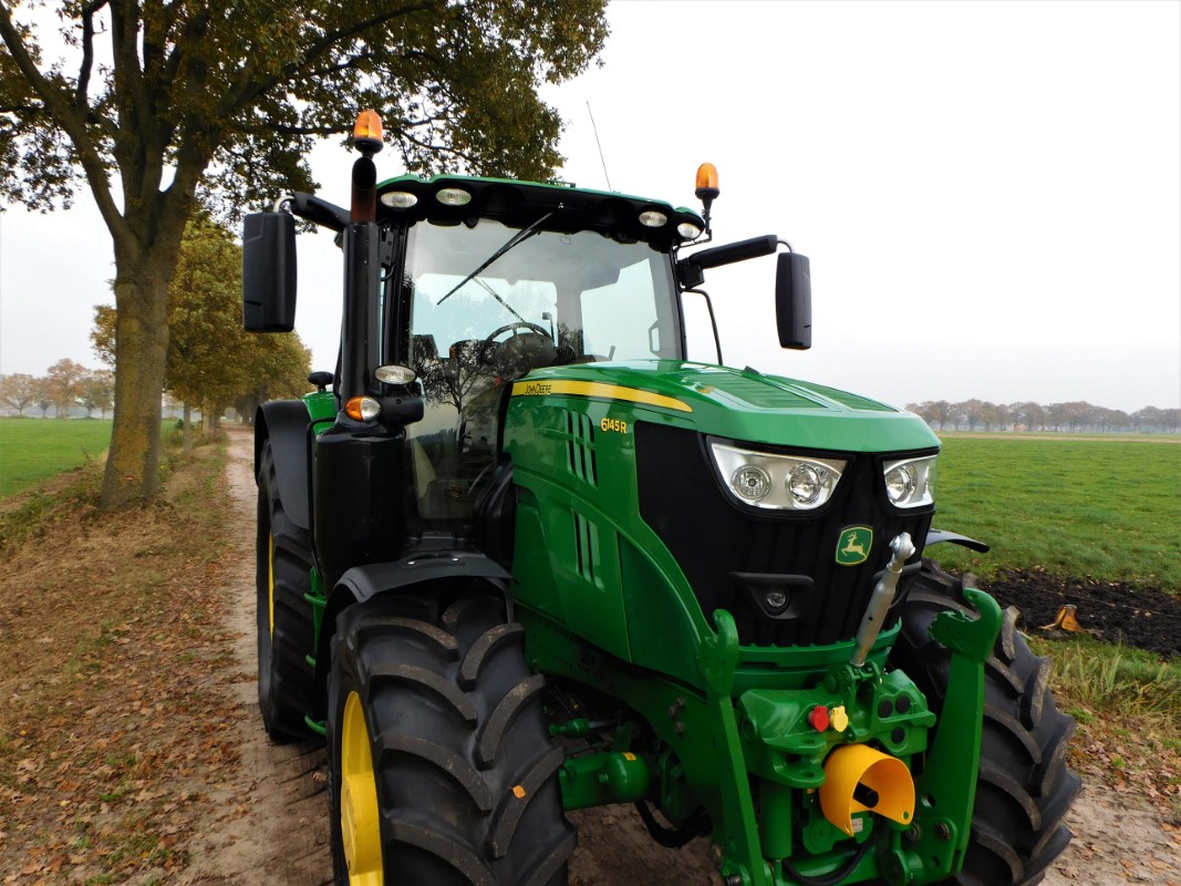 John Deere 6145R