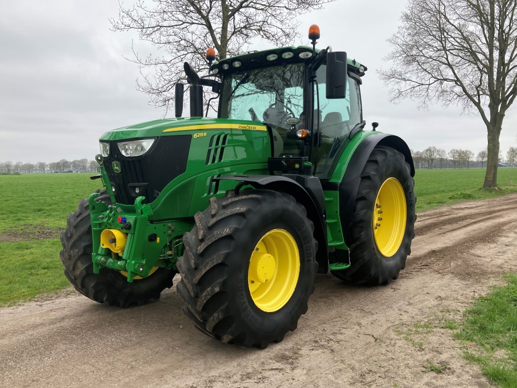 John Deere 6215R