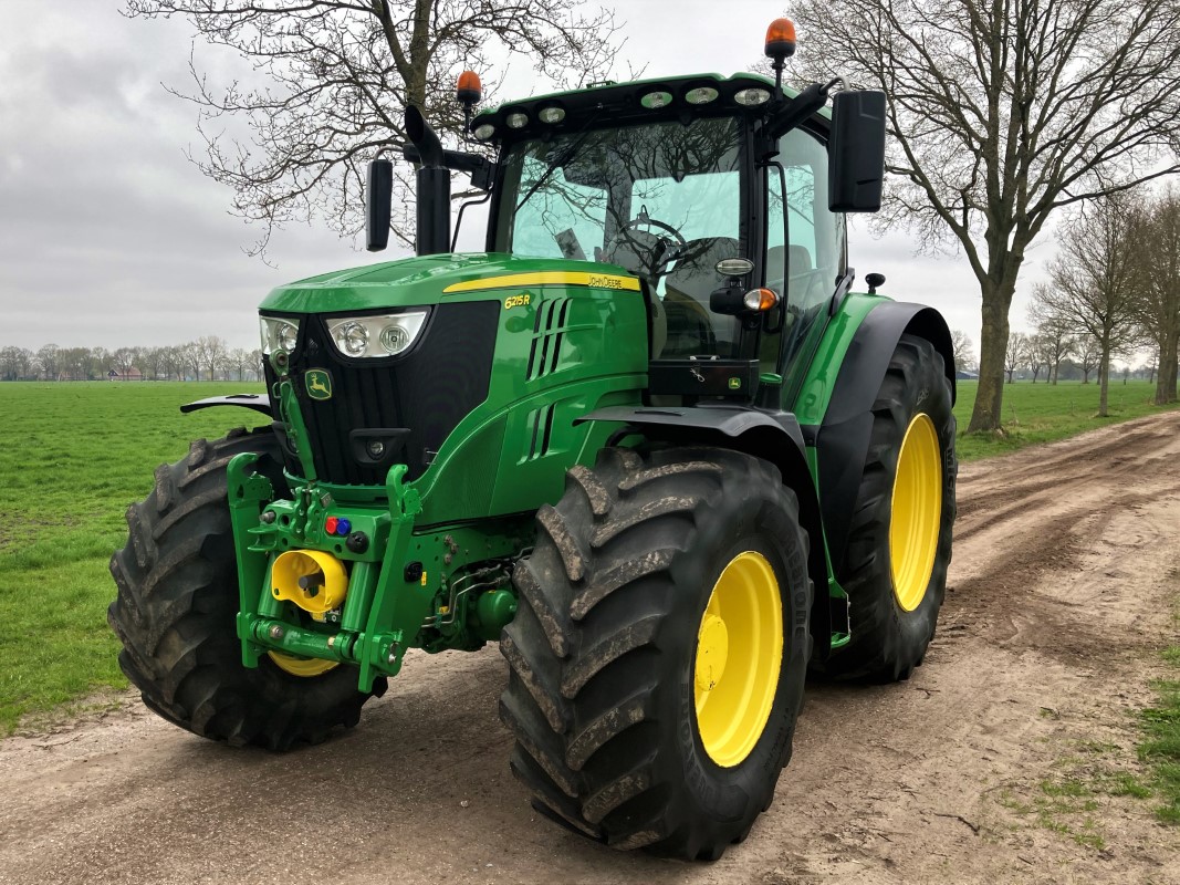 John Deere 6215R