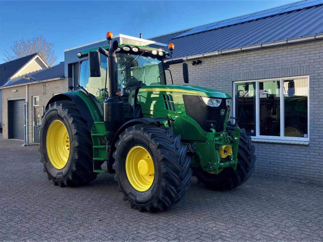 John Deere 6215R