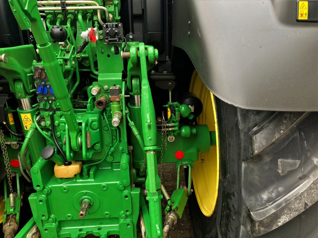 John Deere 6175R